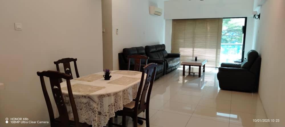 K. Riverfront Apartment Ipoh Habitación foto